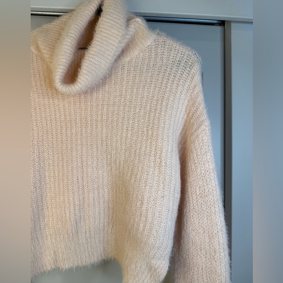 Charlotte Russe Light Pink Cowl Neck Soft Sweater Cropped Girly Feminine Size XS - Picture 3 of 6